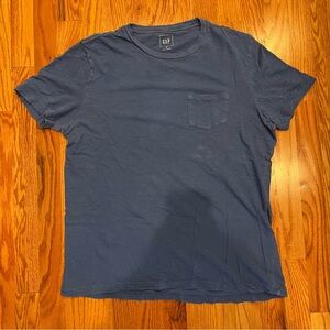 GAP blue pocket t-shirt